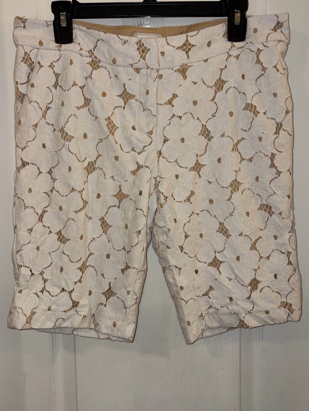 ECI New York Women's White Floral Lace Bermuda Shorts EUC